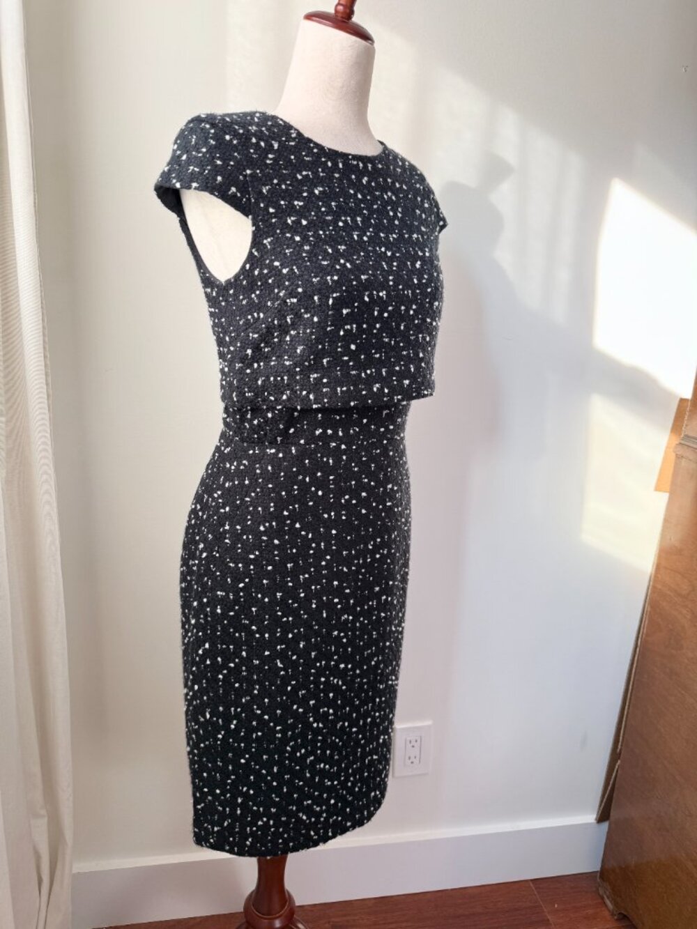 J.Crew Black White Tweed Sheath Dress Size 2 | Bouclé Textured Cap Sleeve Career - Picture 4 of 9